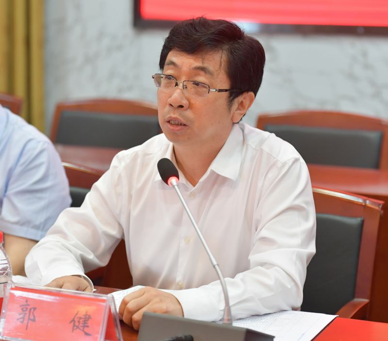 校黨委書記郭健講話。 (1)